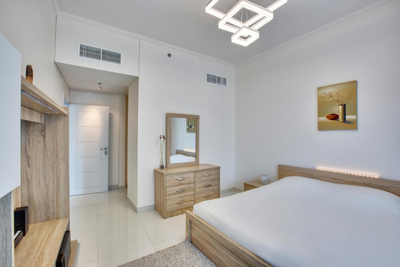 Apartamento Ultra Modern 1Bd In Damac Heights Marina Dubái Exterior foto